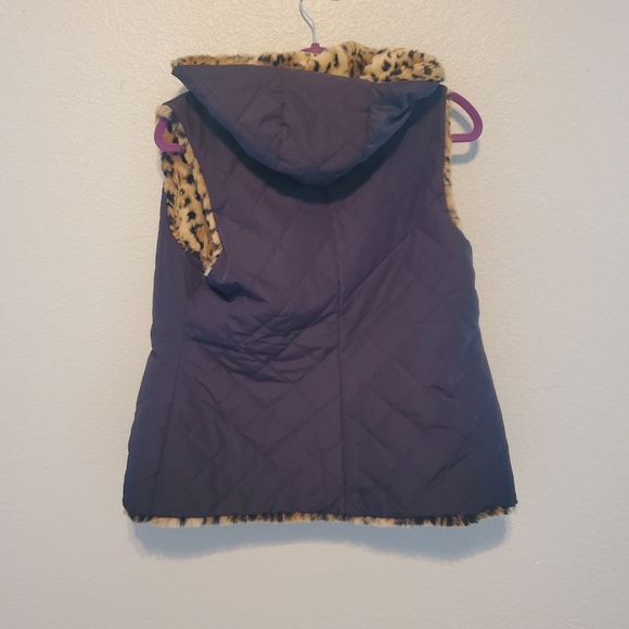Faux Fur Leopard or cheetah Print Reversable Vest - Picture 4 of 5